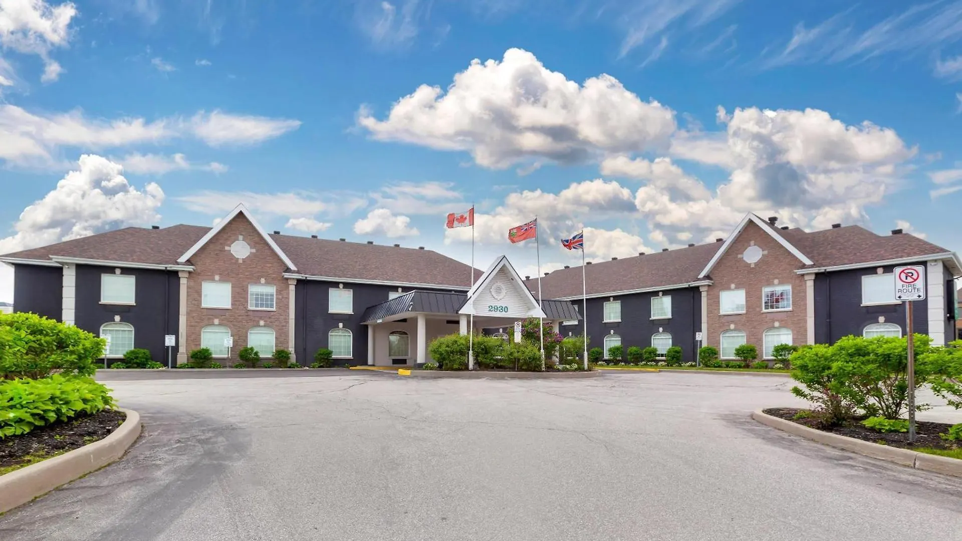 6 Golf Hotels Near Square One Mississauga for Easy Access
