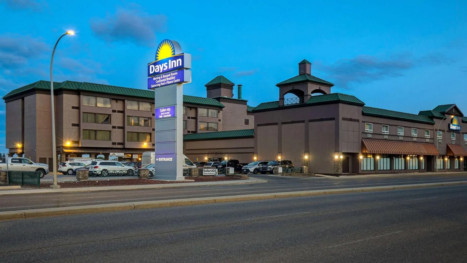 4 Family Hotels Near South Glenmore Park Worth Booking