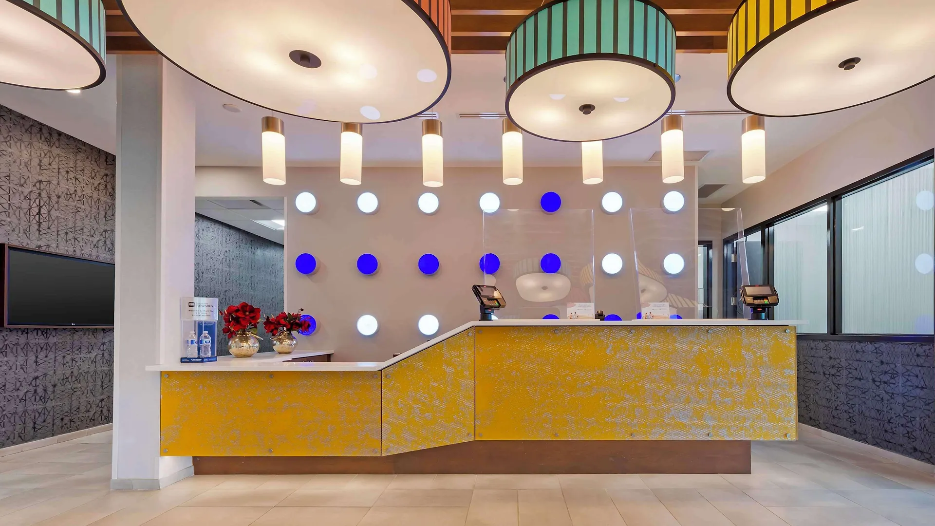 Staying Near Bayshore Shopping Centre: 4 Business Hotels Compared
