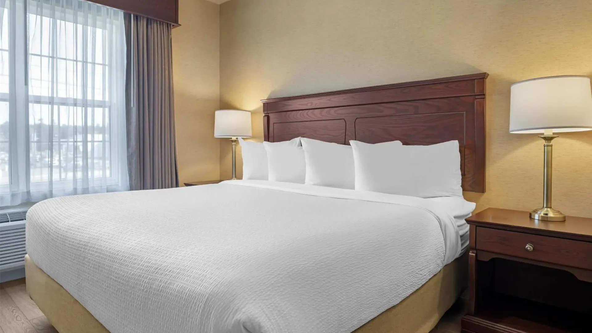4 Luxury Hotels Near Kingswood Park for Easy Fredericton Access