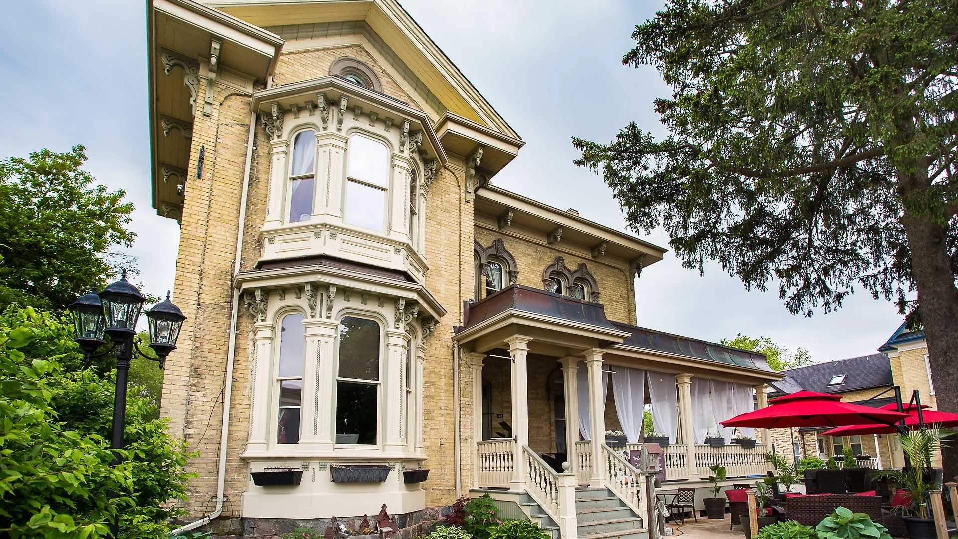 Staying In Southeastern Ontario: 15 Central Hotels Compared