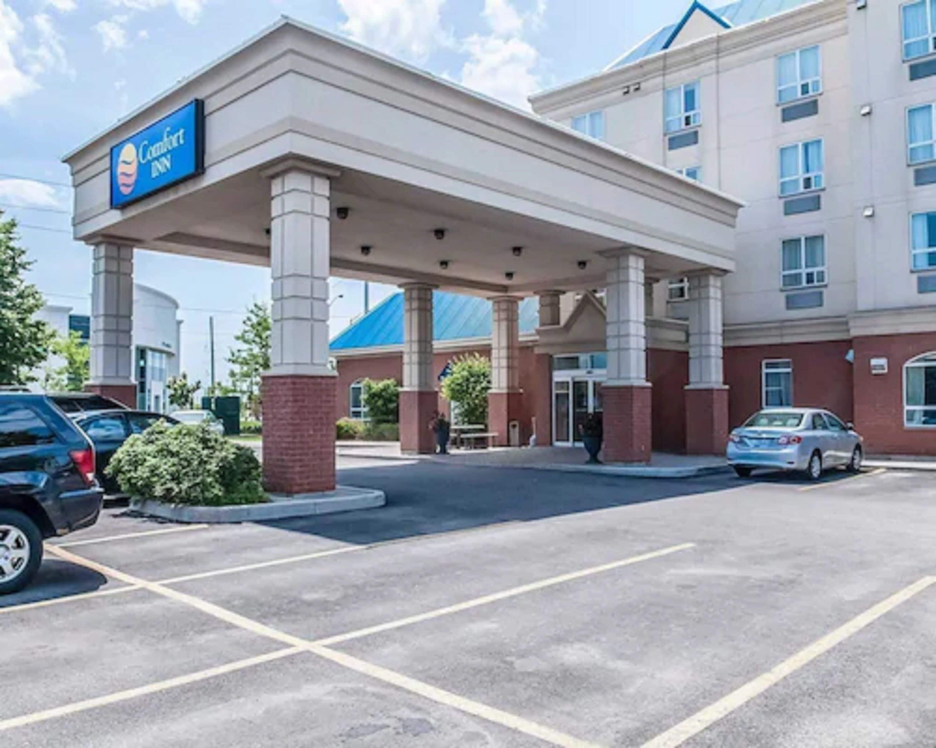 6 Airport Hotels Near Mississauga Convention Centre That Deliver