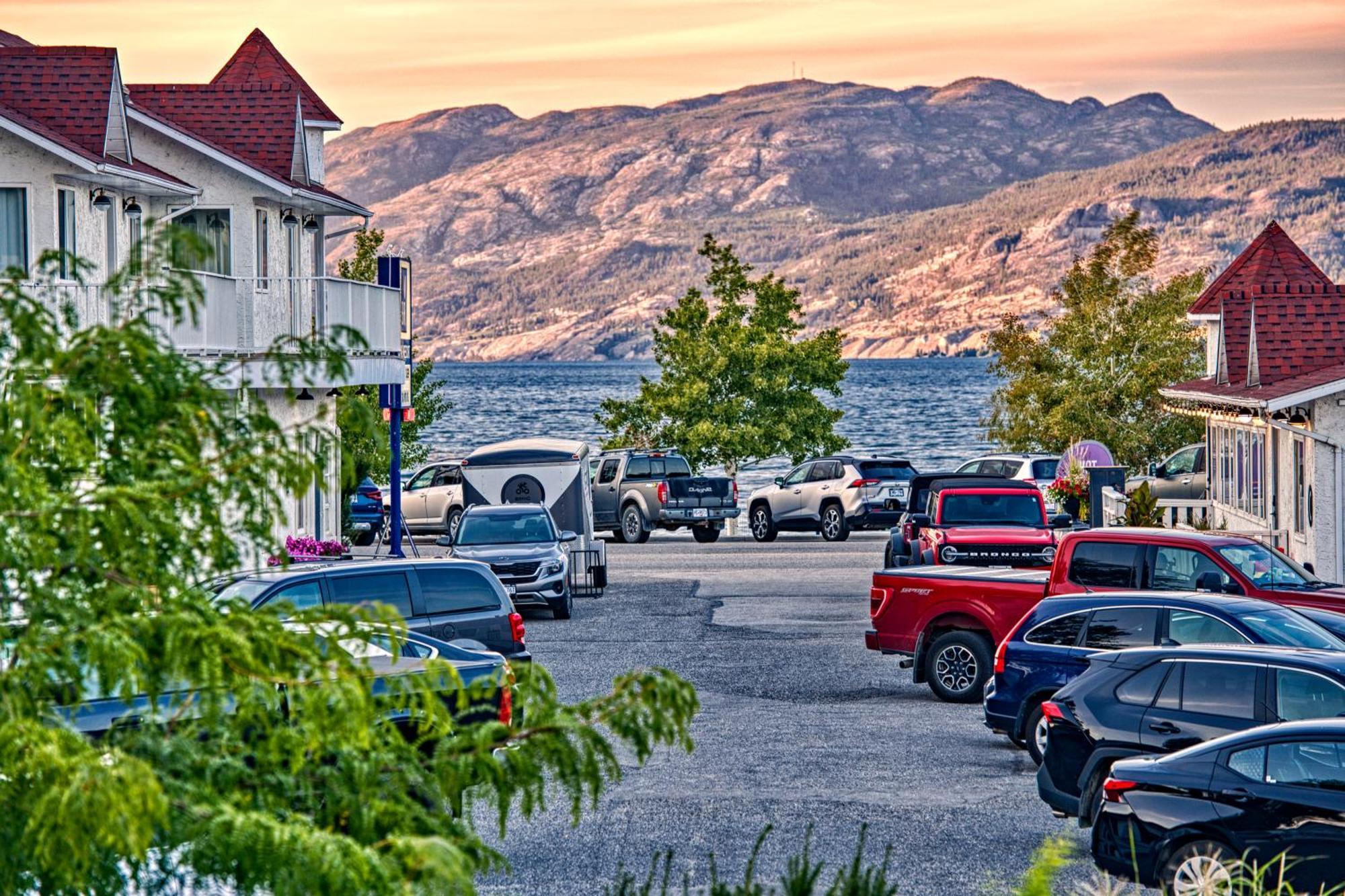 15 Top-Rated 4-Star Hotels in Canada West Worth Booking